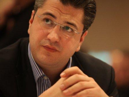 Τζιτζικώστας: Μετατρέπουν το αγαθό της παιδείας σε εμπορική συναλλαγή