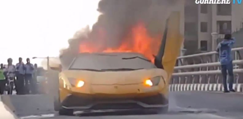 Έκαψε τη Lamborghini του – ΒΙΝΤΕΟ