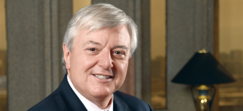 Ο Έλληνας πρύτανης που εμπνέει τους φοιτητές στο Ιλινόις