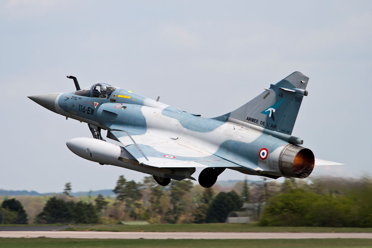 Γαλλικό μαχητικό ενεπλάκη σε “επικίνδυνο” περιστατικό με ρωσικό αεροσκάφος