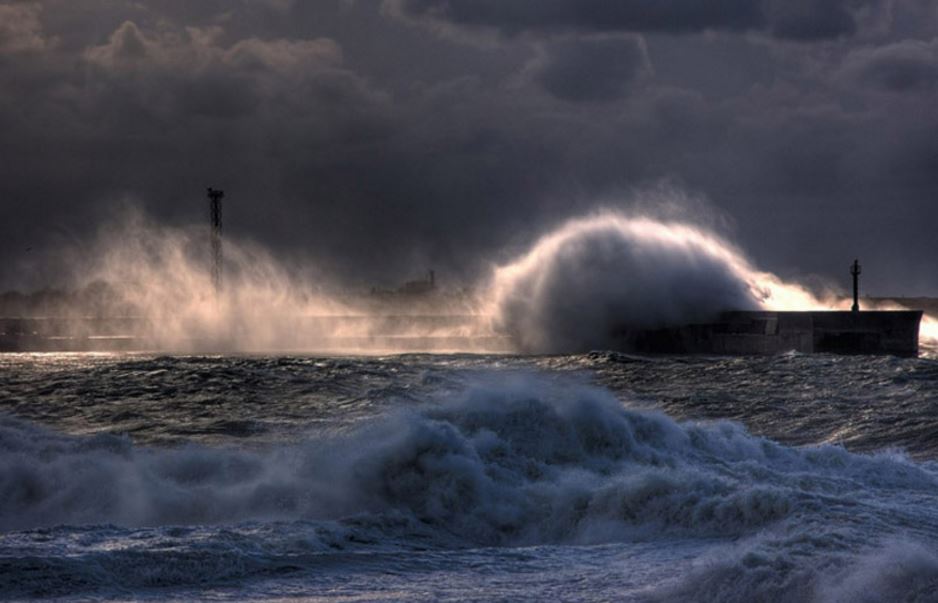 Δεμένα τα πλοία στα λιμάνια λόγω θυελλωδών ανέμων