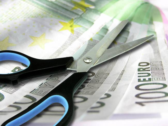 «Ψαλίδι» 1,268 δισ. σε συντάξεις και εφάπαξ το 2016