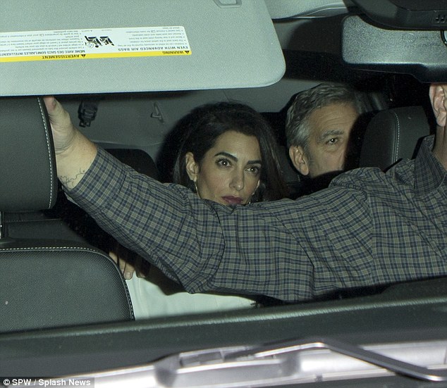 Η τρυφερή αγκαλιά του Τζορτζ Κλούνεϊ στην Αμάλ – ΦΩΤΟ