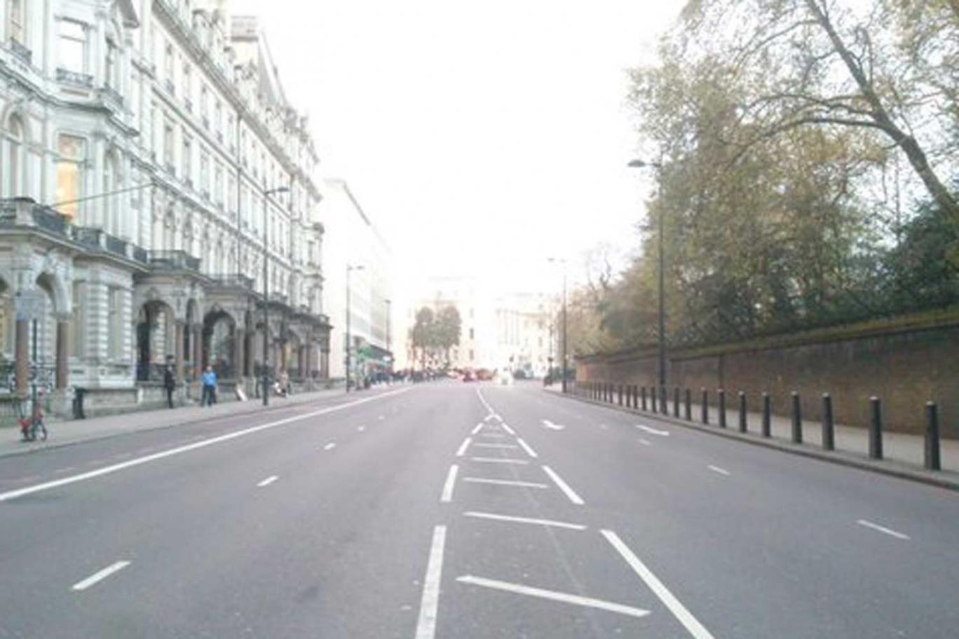 Εκκενώθηκε κτίριο κοντά στο Μπάκιγχαμ – Βρέθηκε ύποπτο πακέτο – ΤΩΡΑ