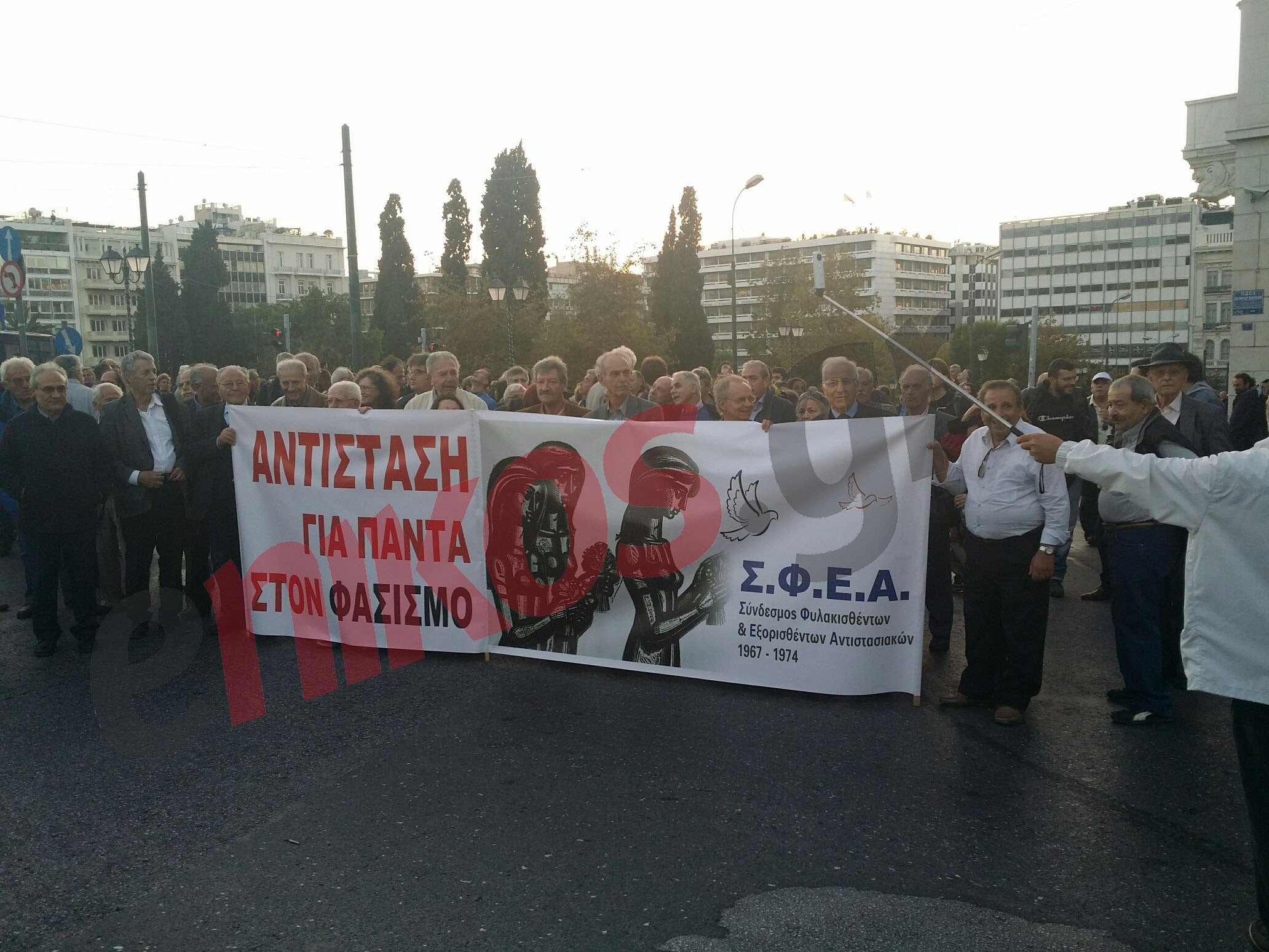 Στην κεφαλή της πορείας ο Σύνδεσμος Φυλακισθέντων και Εξορισθέντων – ΦΩΤΟ