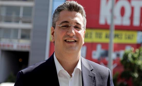 Παρέμβαση συνταγματολόγων για τον Τζιτζικώστα