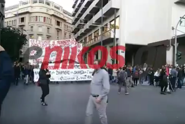 Σε εξέλιξη η πορεία για την επέτειο του Πολυτεχνείου – ΒΙΝΤΕΟ