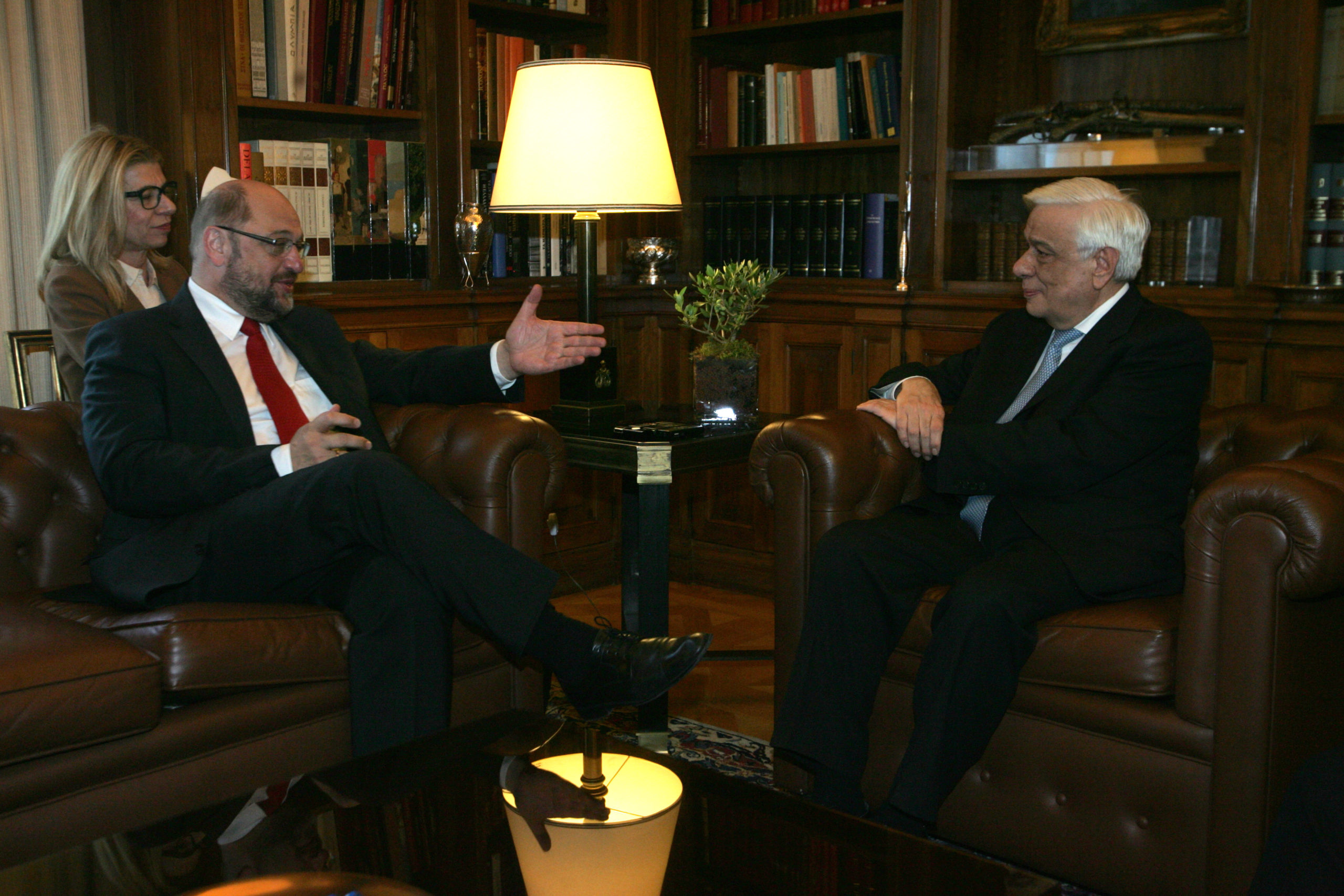 Ο Παυλόπουλος στον Σουλτς: Να διορθωθούν τα λάθη που δεν οφείλονται στην Ελλάδα