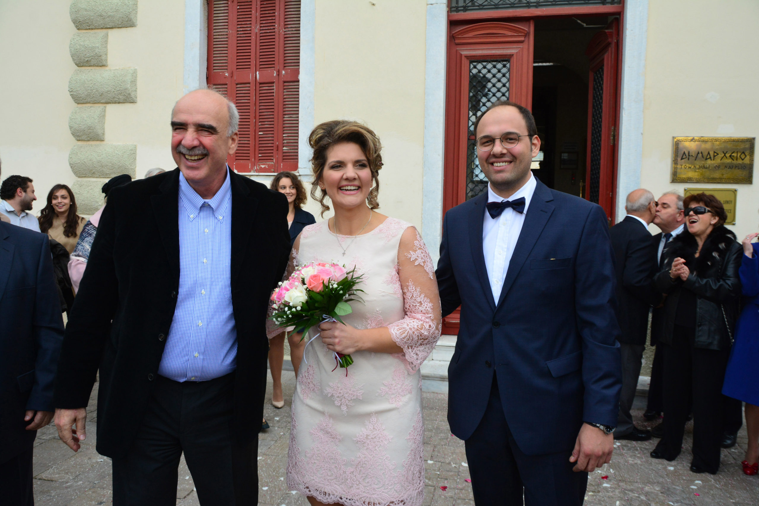 Ο Μεϊμαράκης και η selfie με τη νύφη – ΦΩΤΟ