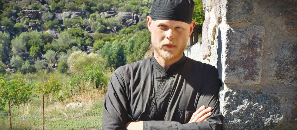 Ο παπάς από την Αλάσκα που σώζει πρόσφυγες – ΦΩΤΟ