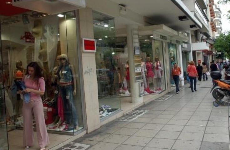 Οι εκπτώσεις δεν έφεραν κόσμο στα μαγαζιά