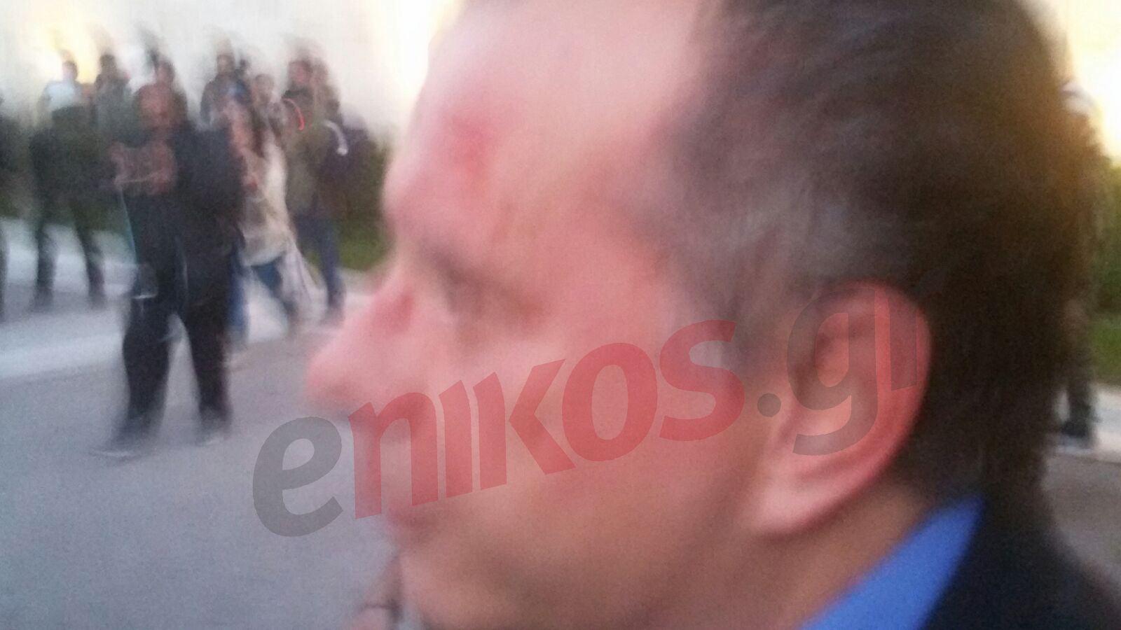 Επιτέθηκαν στον Κουμουτσάκο στο Σύνταγμα – ΒΙΝΤΕΟ