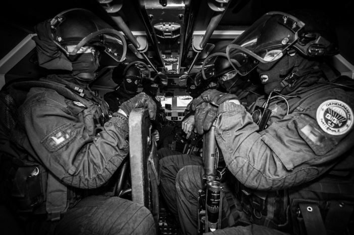 Ειδικές δυνάμεις της γαλλικής χωροφυλακής ταξιδεύουν στο Μάλι – ΦΩΤΟ