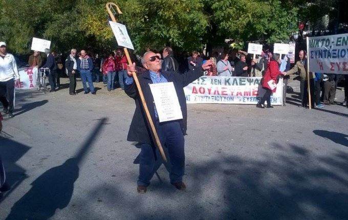 Το ζεϊμπέκικο του συνταξιούχου στη Θεσσαλονίκη – ΦΩΤΟ