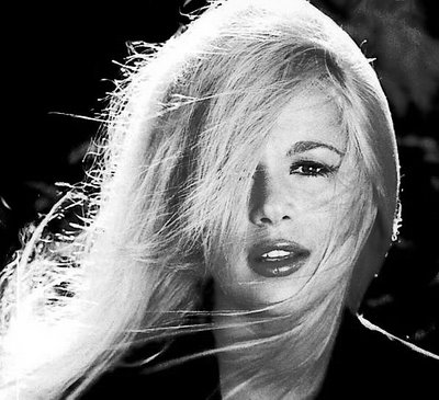 Οι άγνωστες φωτογραφίες της Αλίκης – ΦΩΤΟ