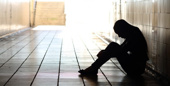 Καταθλιπτικοί άνθρωποι: Τα 3 συχνά λάθη στην σκέψη τους