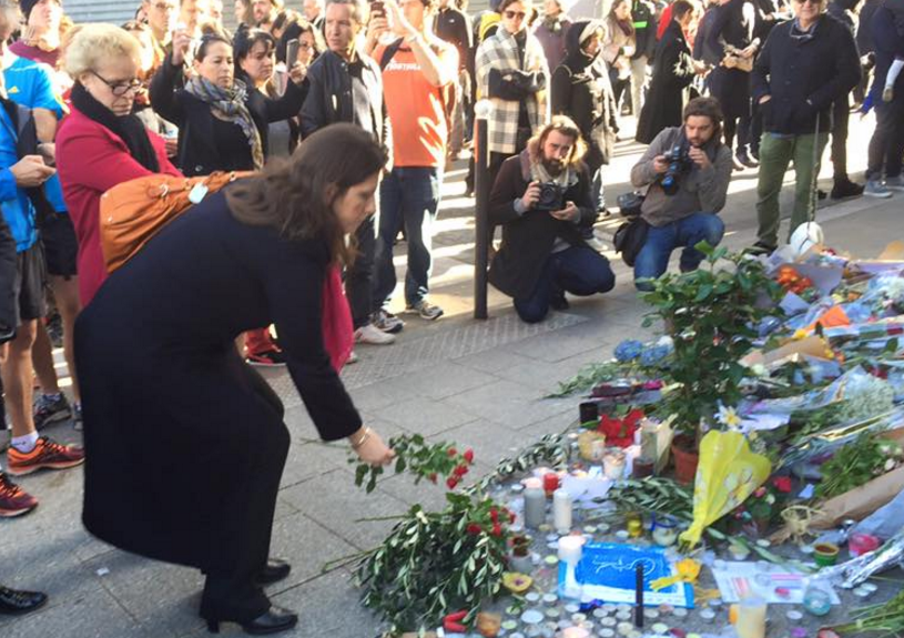 Στο Παρίσι η Κωνσταντοπούλου μία μέρα μετά τις επιθέσεις – ΦΩΤΟ