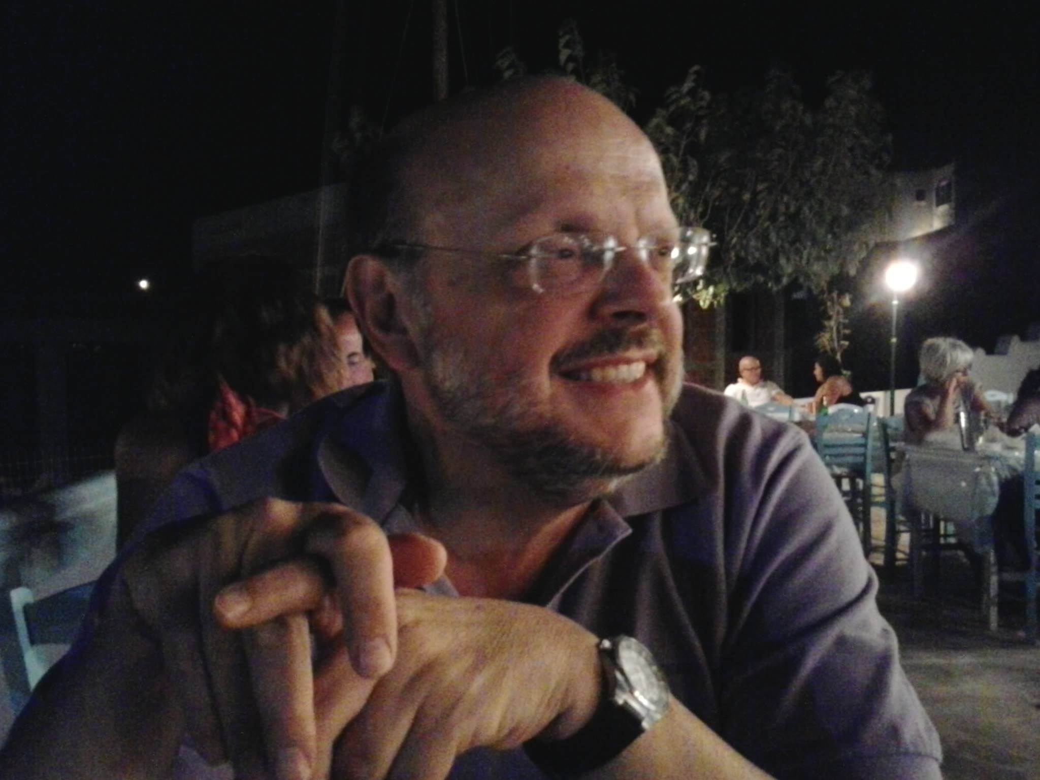 Ερωτήματα από την αιφνίδια αποχώρηση του Αντώναρου από το Facebook