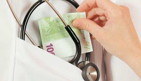 Συνελήφθη γιατρός στο Θριάσιο για φακελάκι