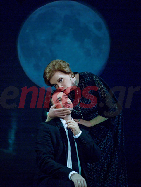 Μάνα και γιος στο «Nine»