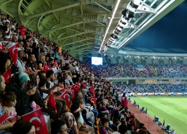 Έντονες αποδοκιμασίες από τους Τούρκους