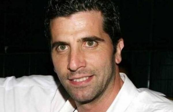 Ο Θανάσης Βισκαδουράκης ντύθηκε γαμπρός – ΒΙΝΤΕΟ