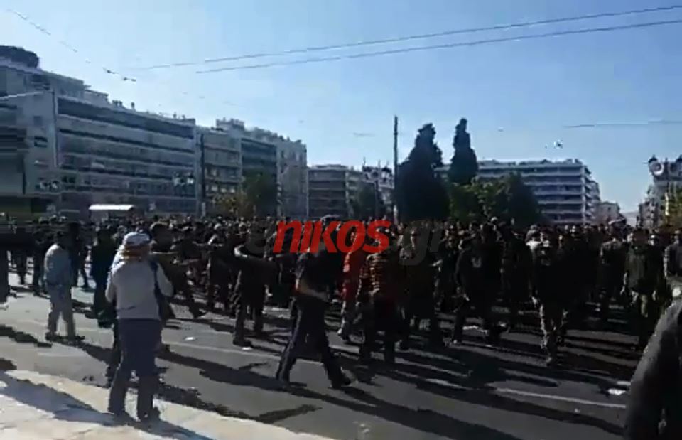 Ένταση έξω από τη Βουλή – ΒΙΝΤΕΟ