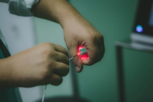 Νέα ενδοσκοπική θεραπεία με LASER δίνει τέλος στην κύστη του κόκκυγα