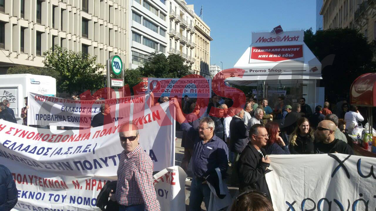 Η συγκέντρωση της ΓΣΕΕ στην Κλαυθμώνος – ΦΩΤΟ