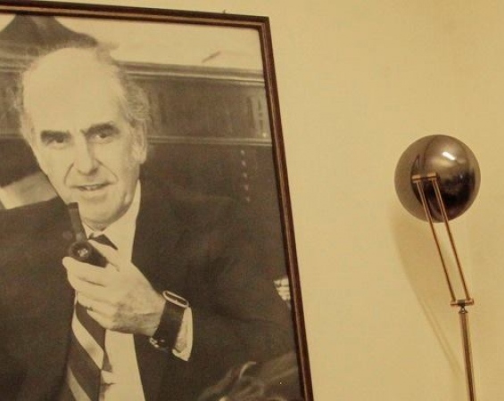 Διαμαρτυρία σε ΚΑΠΗ για την αποκαθήλωση φωτογραφίας του Ανδρέα Παπανδρέου