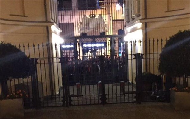 Πέταξαν αυγά σε… λάθος προξενείο – ΦΩΤΟ