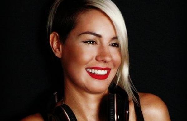 Το μπούστο της Κωστάκη “τρέλανε” τον Γρηγόρη- ΒΙΝΤΕΟ