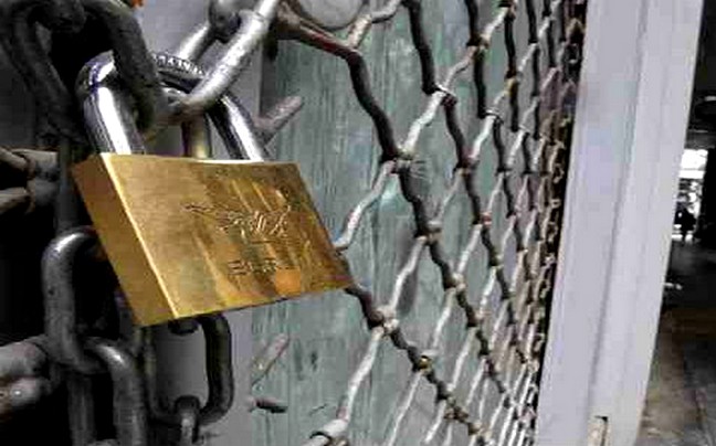 6 στις 10 επιχειρήσεις βλέπουν “λουκέτο” ή μετανάστευση