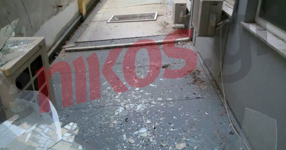 Φθορές σε διπλανά κτίρια από την έκρηξη στο Σύνταγμα – ΦΩΤΟ