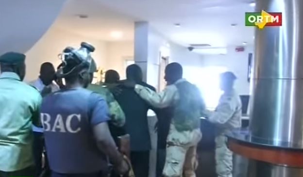 Νέο ΒΙΝΤΕΟ από τη στιγμή της απελευθέρωσης των ομήρων στο Μάλι