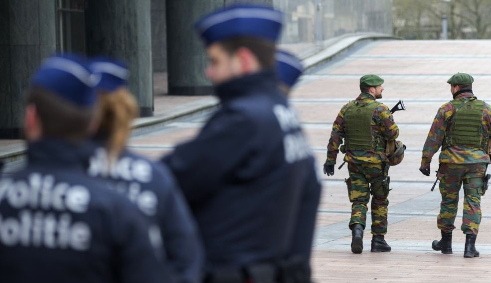 Αστυνομική έφοδος σε σπίτι υπόπτων στις Βρυξέλλες – ΦΩΤΟ