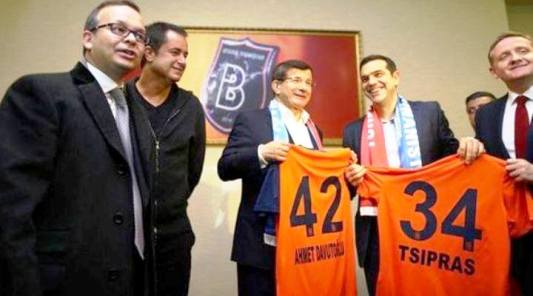 Δώρισαν στον Τσίπρα τη φανέλα με το 34