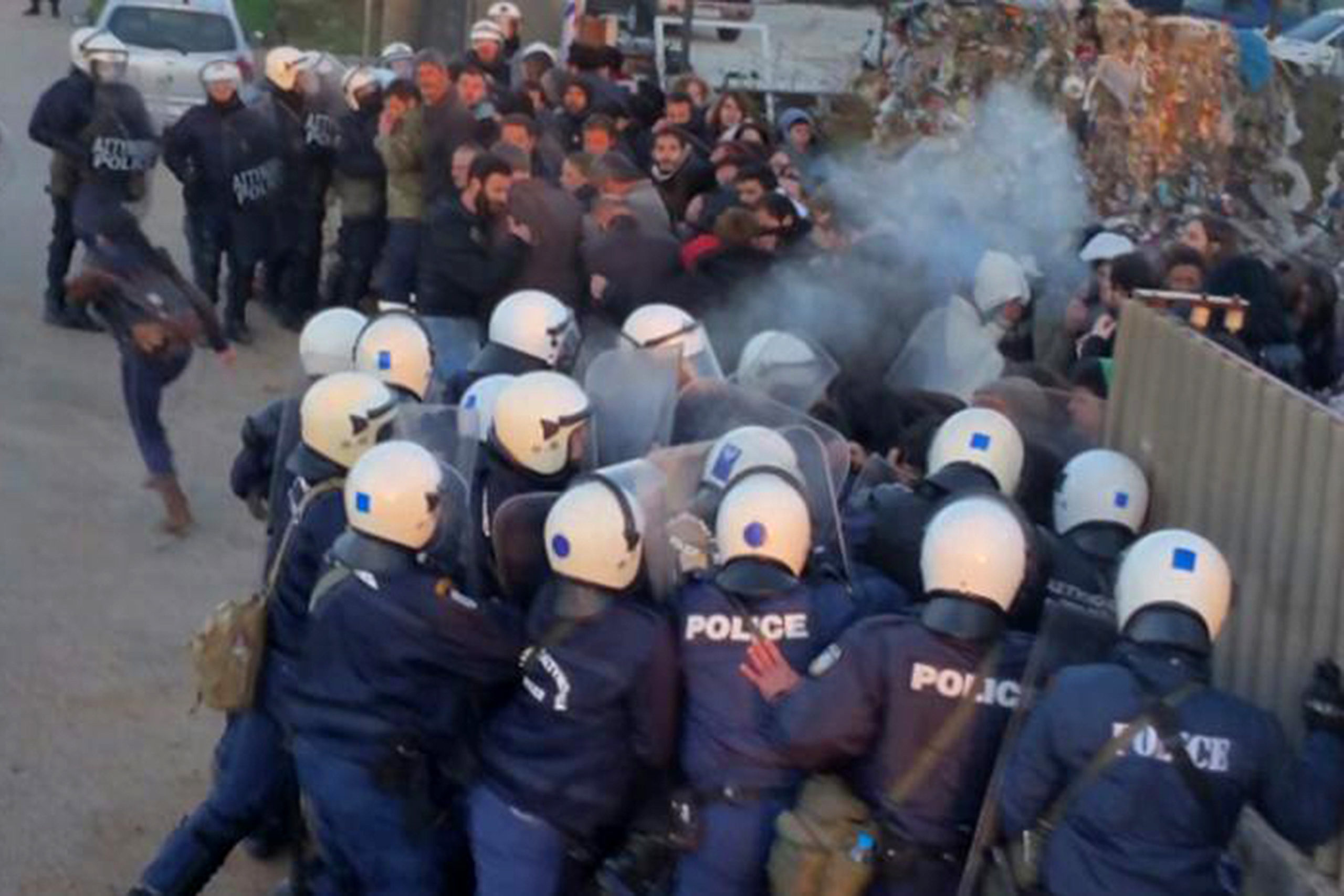 Ένταση και χημικά σε απεργούς στα Γιάννενα – ΦΩΤΟ