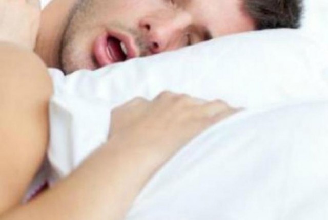 Ροχαλητό: Ποιες σοβαρές επιπλοκές μπορεί να προκαλέσει;