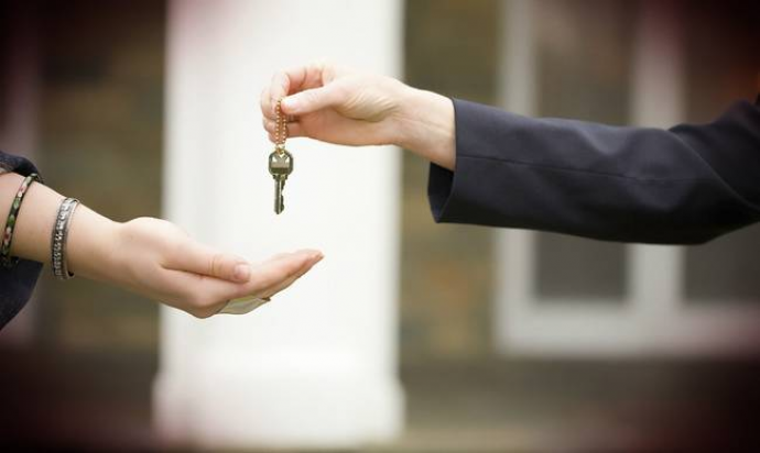 Πλειστηριασμοί- Στα χέρια των τραπεζών η «μεσαία τάξη»