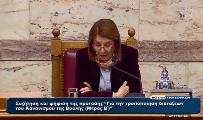 Το μωβ βελουτέ σακάκι της Τασίας Χριστοδουλοπούλου – ΦΩΤΟ