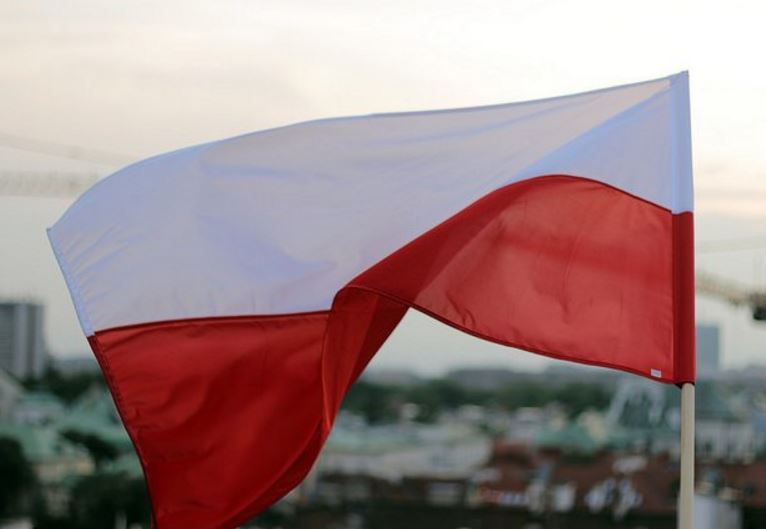 Η Πολωνία ανακοίνωσε ότι δεν θα δεχθεί μετανάστες μετά τις επιθέσεις στο Παρίσι