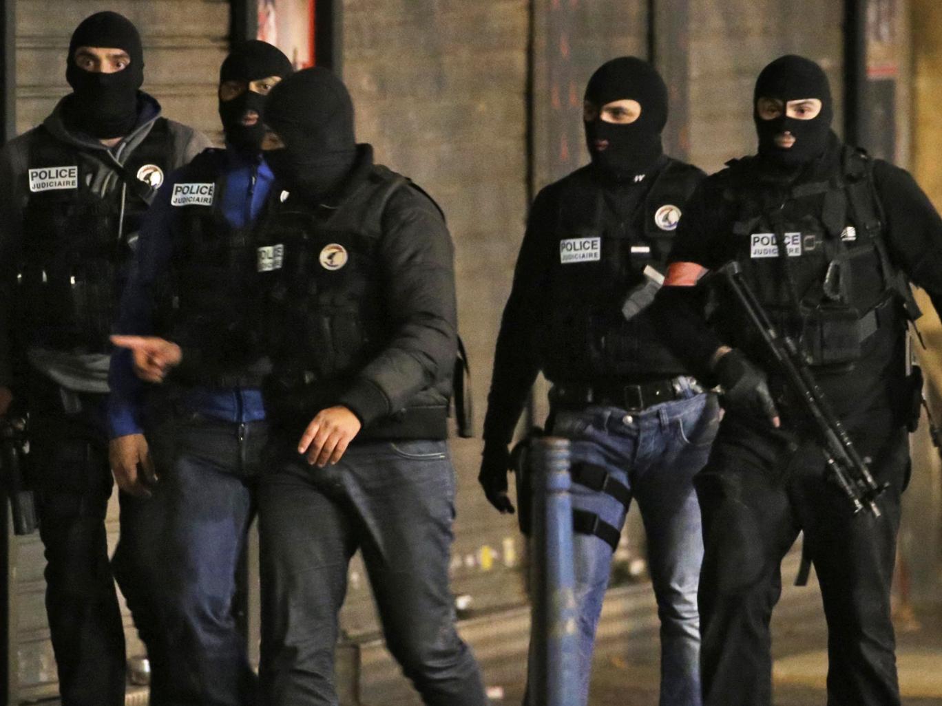 Παρίσι – Έρευνες για την ταυτοποίηση των νεκρών και των συλληφθέντων