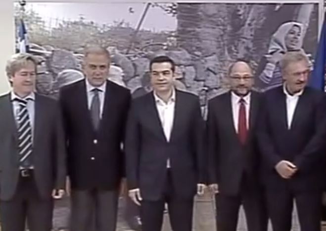 Τσίπρας και Σουλτς αποχαιρέτησαν τους πρόσφυγες – ΒΙΝΤΕΟ
