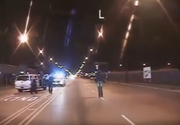 Βίντεο – Σοκ: Αστυνομικός πυροβολεί 16 φορές έναν 17χρονο αφροαμερικανό