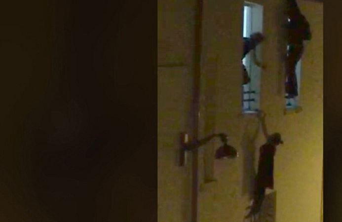 «Βοήθεια, είμαι έγκυος» φώναζε η γυναίκα που κρεμόταν από το περβάζι στο Μπατακλάν – ΒΙΝΤΕΟ