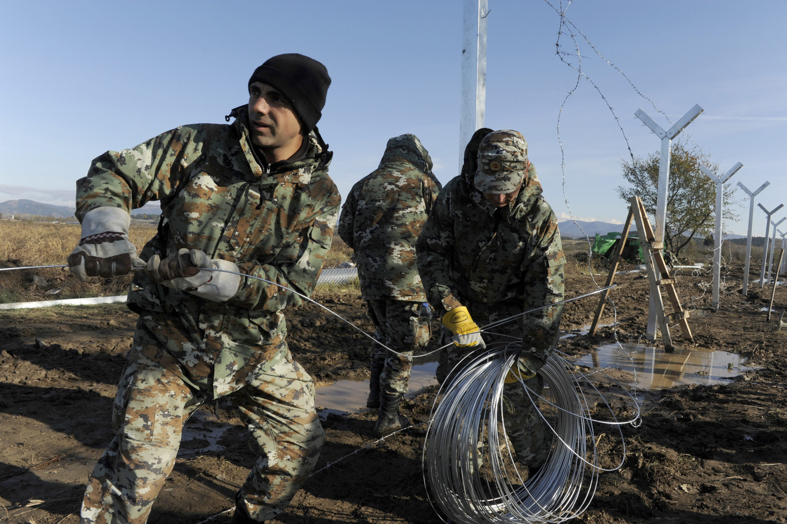 Τα Σκόπια επεκτείνουν τον φράχτη στα σύνορα με την Ελλάδα