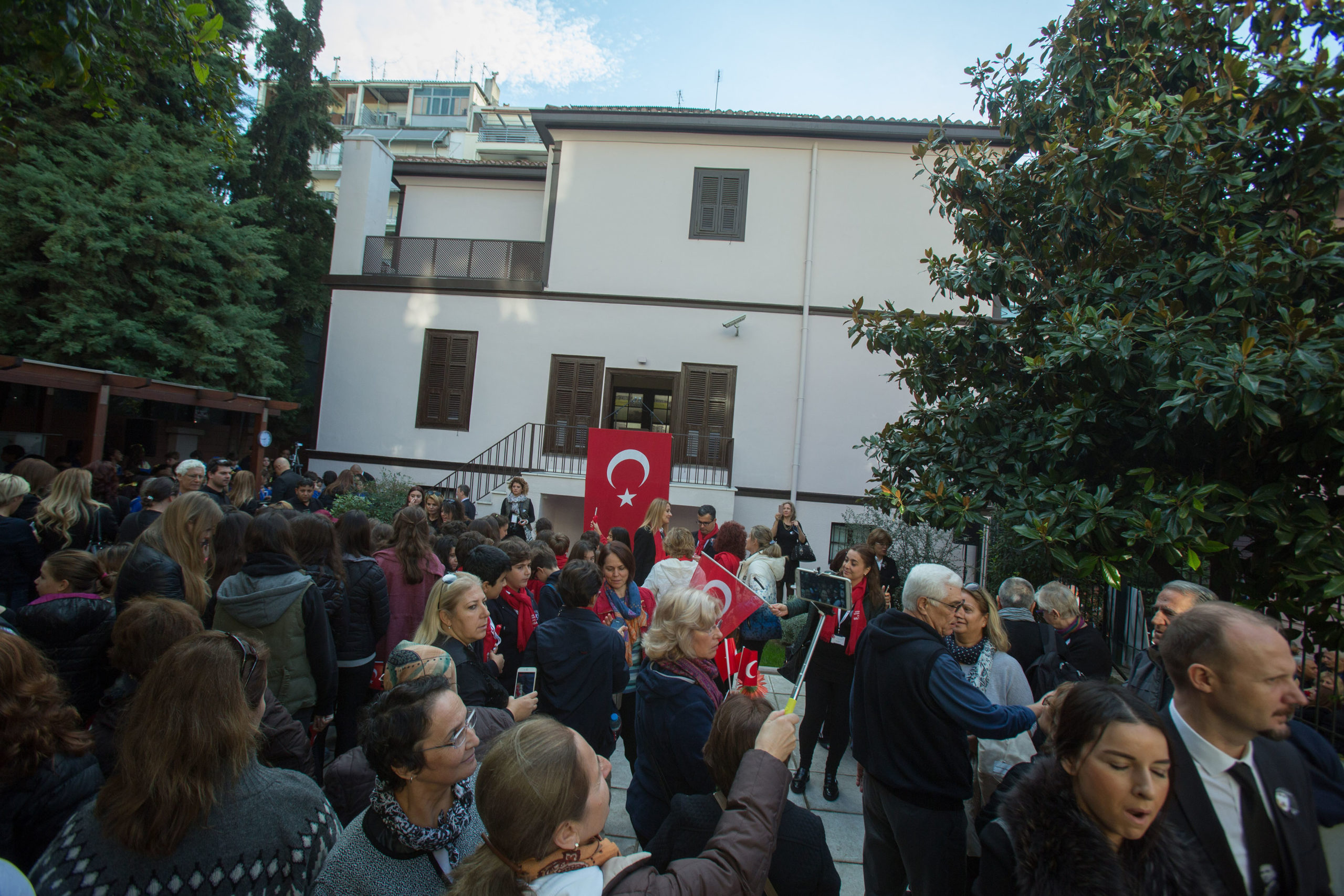 Τούρκοι τίμησαν τη μνήμη του Κεμάλ Ατατούρκ στη Θεσσαλονίκη – ΦΩΤΟ