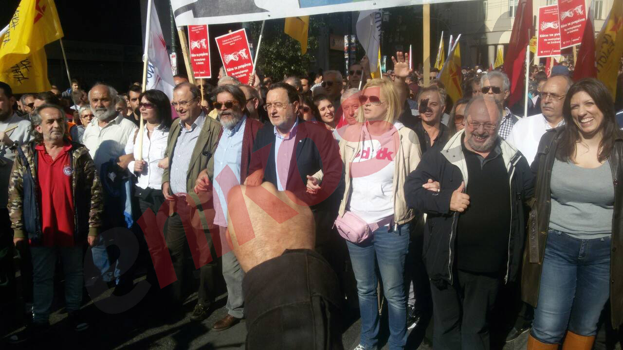 Με μπότες η Ζωή και με αθλητικά η Ραχήλ στην πορεία – ΦΩΤΟ