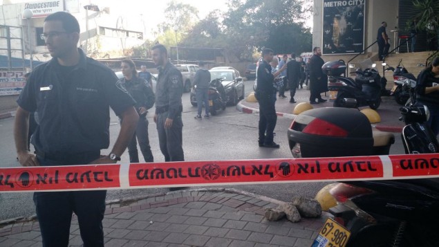 Ένας νεκρός και τρεις τραυματίες από επίθεση με μαχαίρι στο Τελ Αβίβ